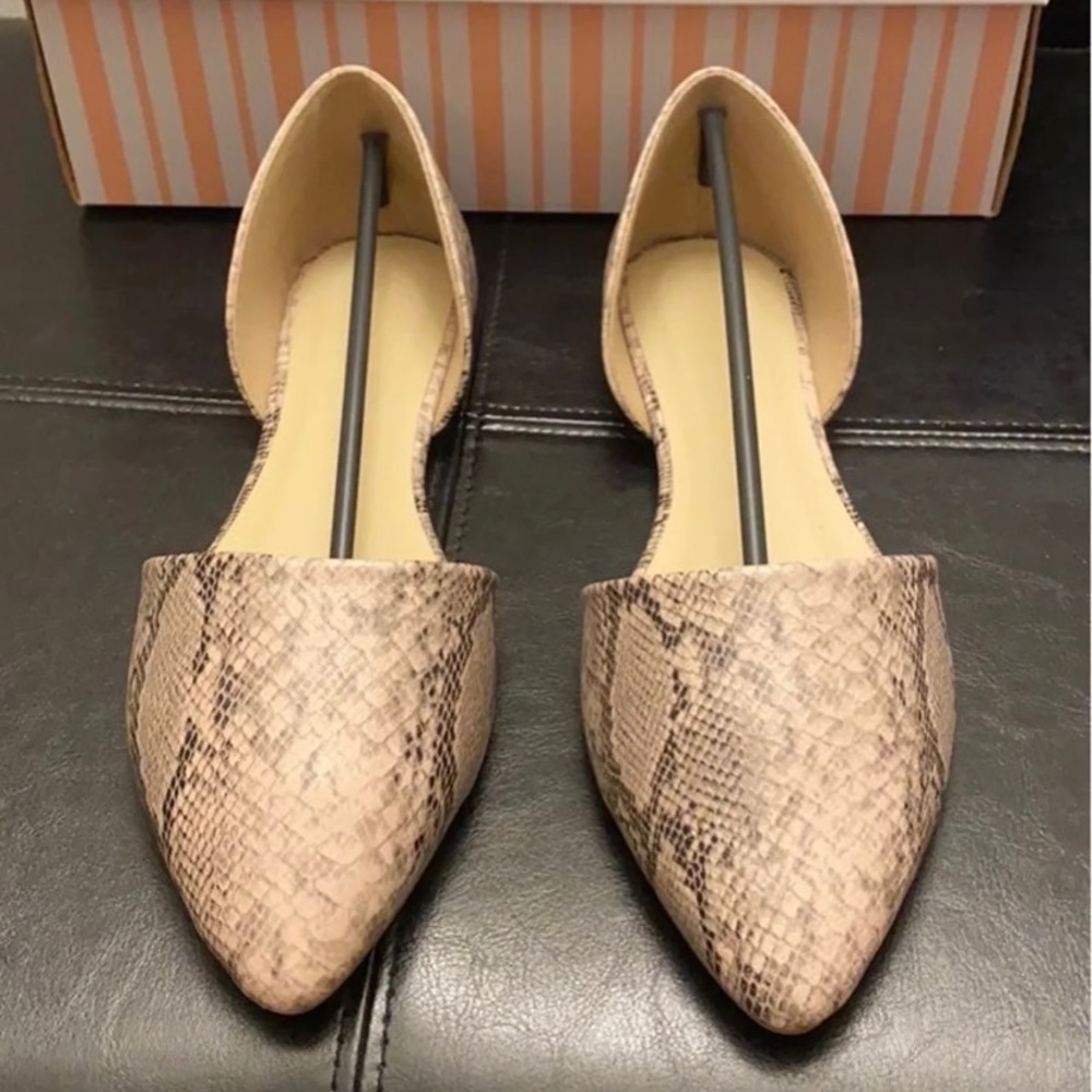 Women’s flats